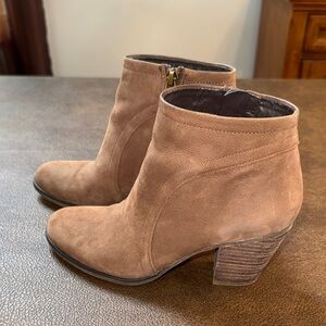 Franco Sarto brown/tan ankle boots women’s size 6